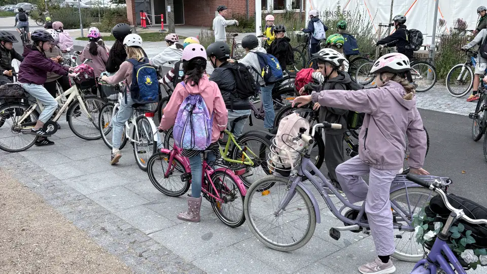 Cyklende børn